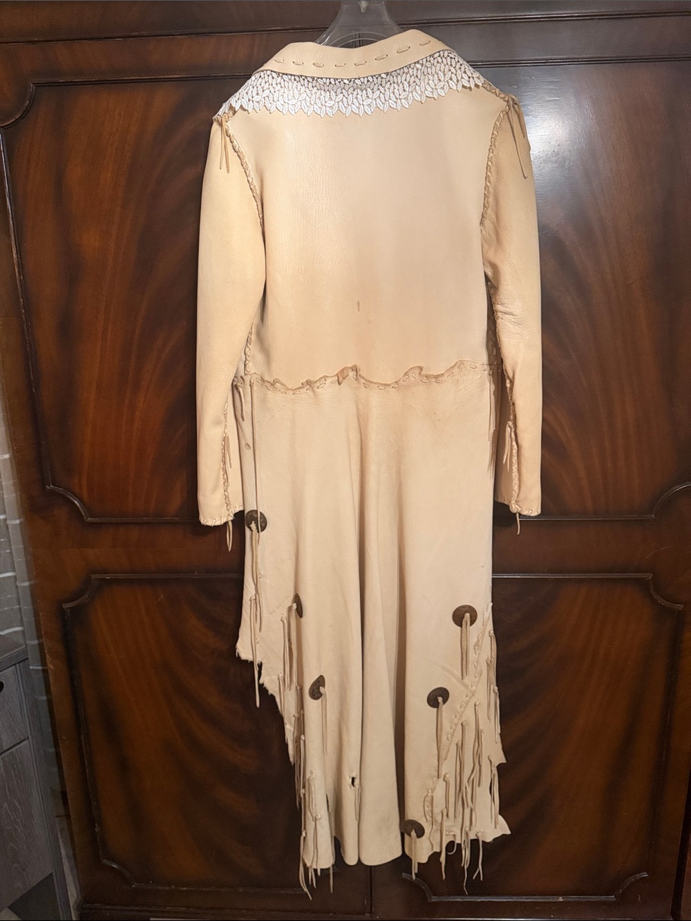 Fringed Beige Longline Leather Jacket with Embellished Shoulders - Picture 6 of 8